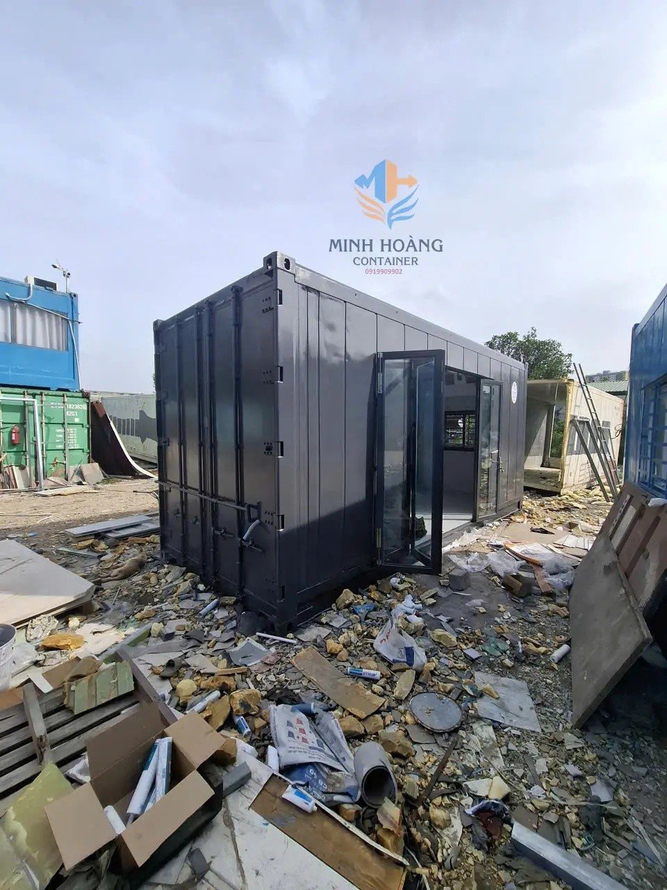 Container Văn Phòng 20 Feet Xám 3 Cửa Có Toilet Vỏ Lạnh